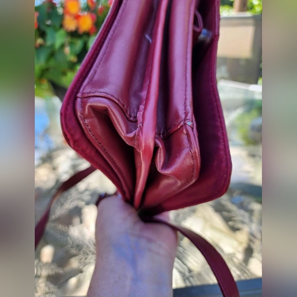 WILSON'S RED LEATHER PURSE - Picture 5 of 9